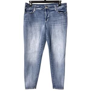 70. Maurices mid rise Jegging Size xl short